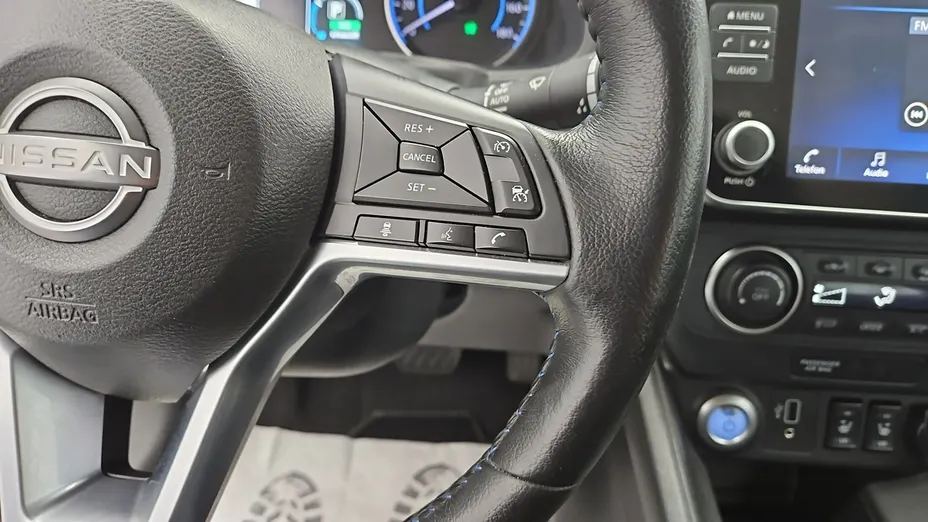 NISSAN Leaf -