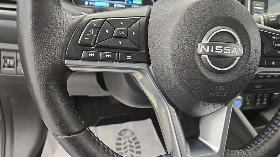 NISSAN Leaf -