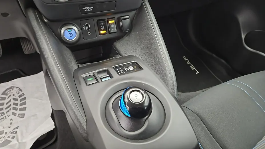 NISSAN Leaf -