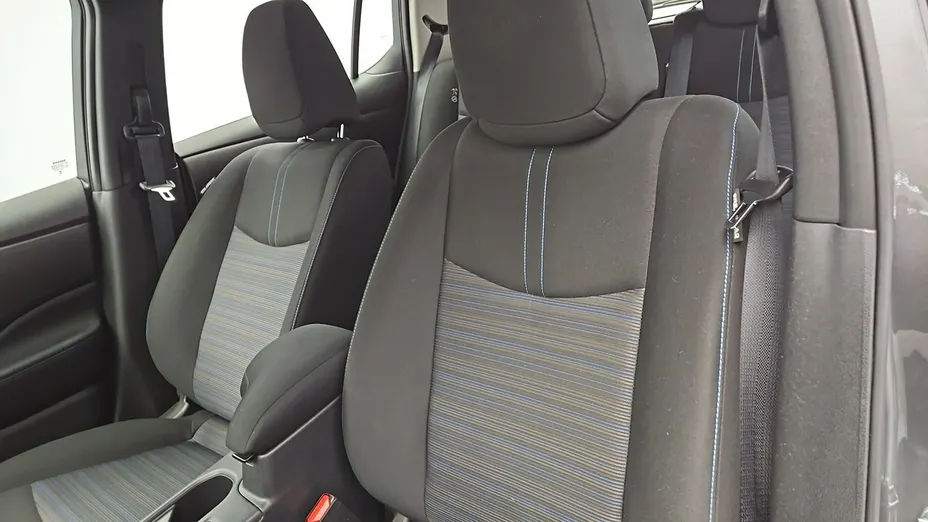NISSAN Leaf -