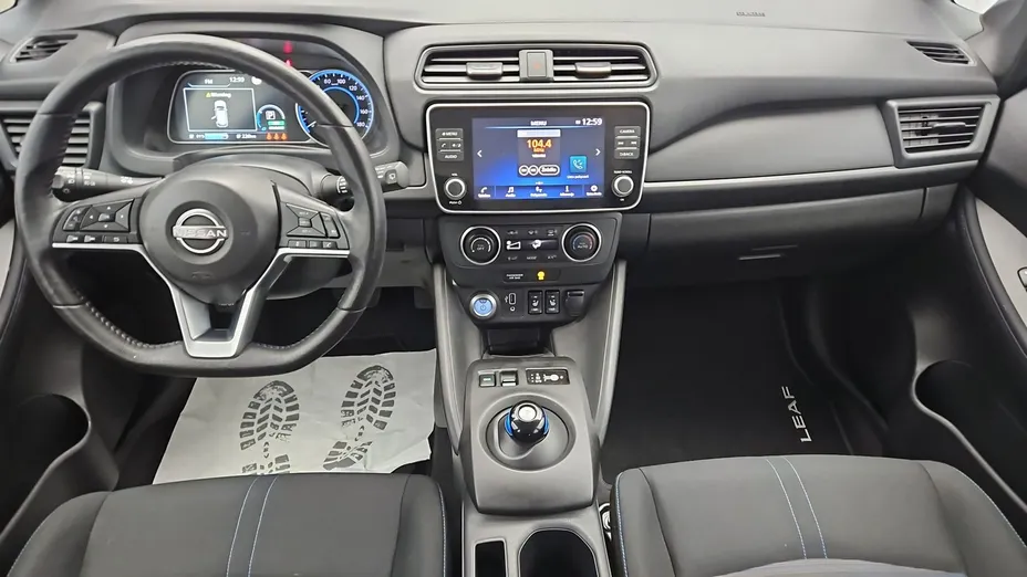 NISSAN Leaf -