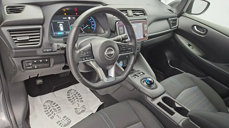 NISSAN Leaf -