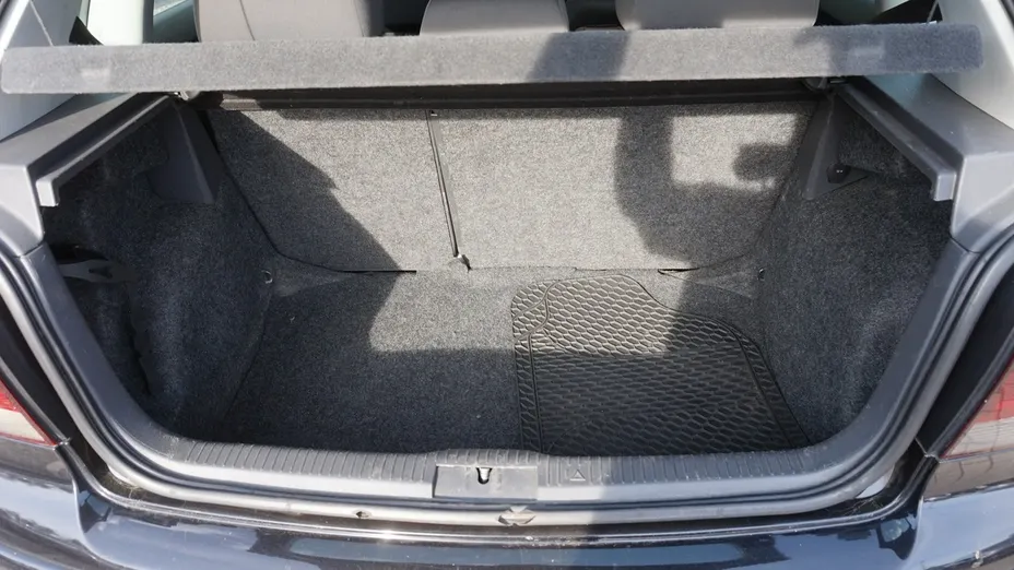 VOLKSWAGEN Polo -
