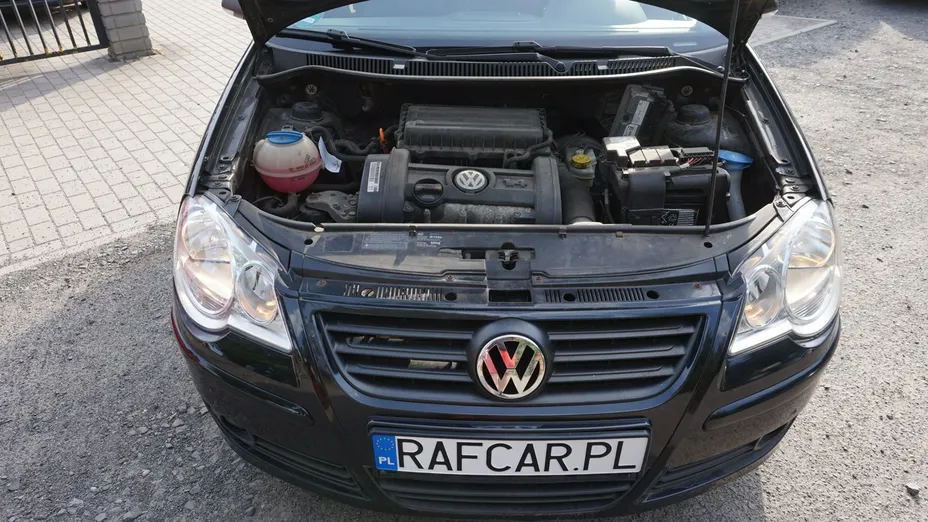 VOLKSWAGEN Polo -