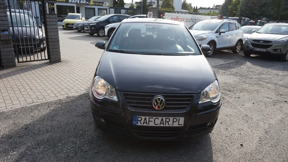VOLKSWAGEN Polo -