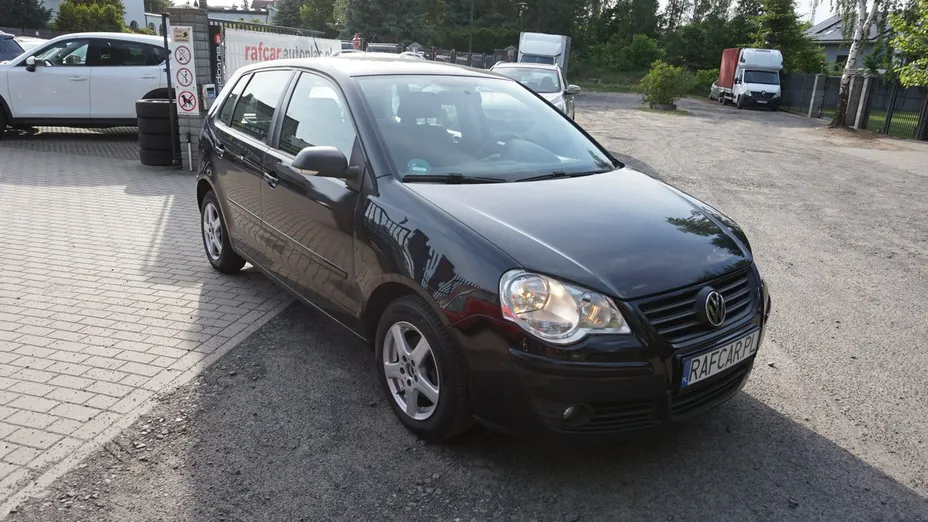 VOLKSWAGEN Polo -