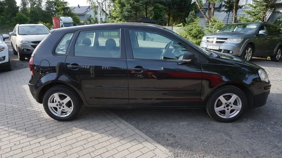 VOLKSWAGEN Polo -