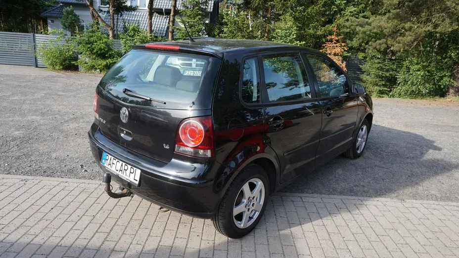 VOLKSWAGEN Polo -