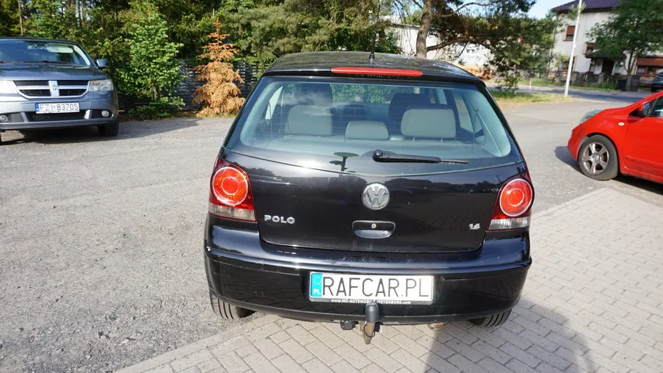 VOLKSWAGEN Polo -