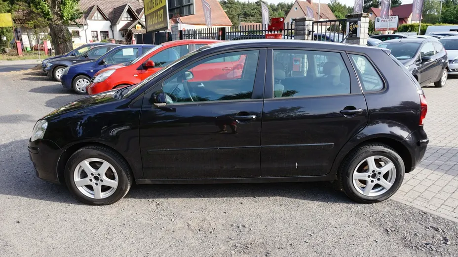 VOLKSWAGEN Polo -