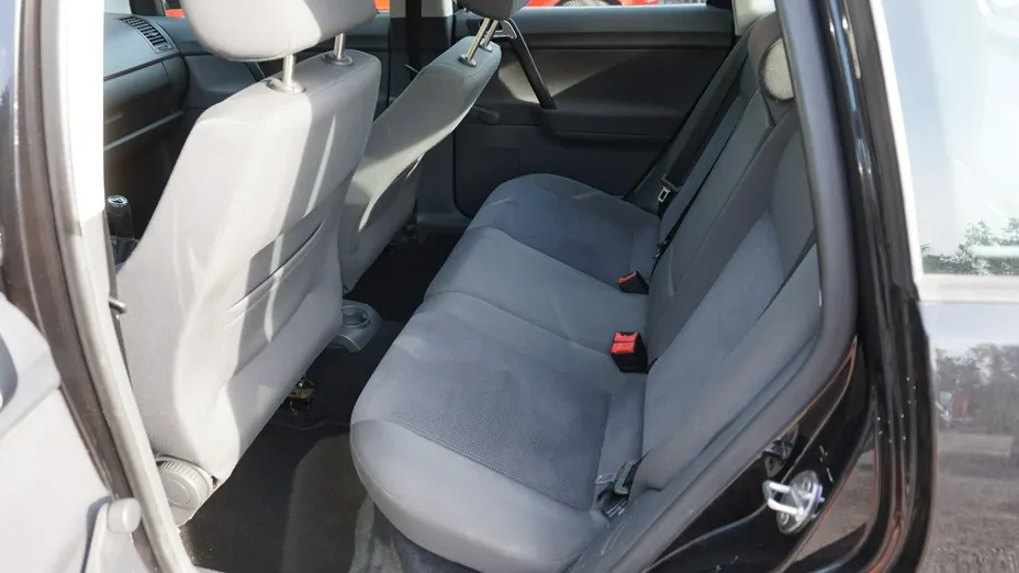 VOLKSWAGEN Polo -