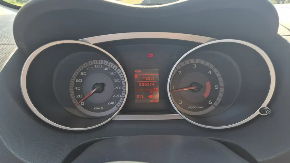 MITSUBISHI Outlander -