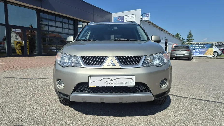 MITSUBISHI Outlander -