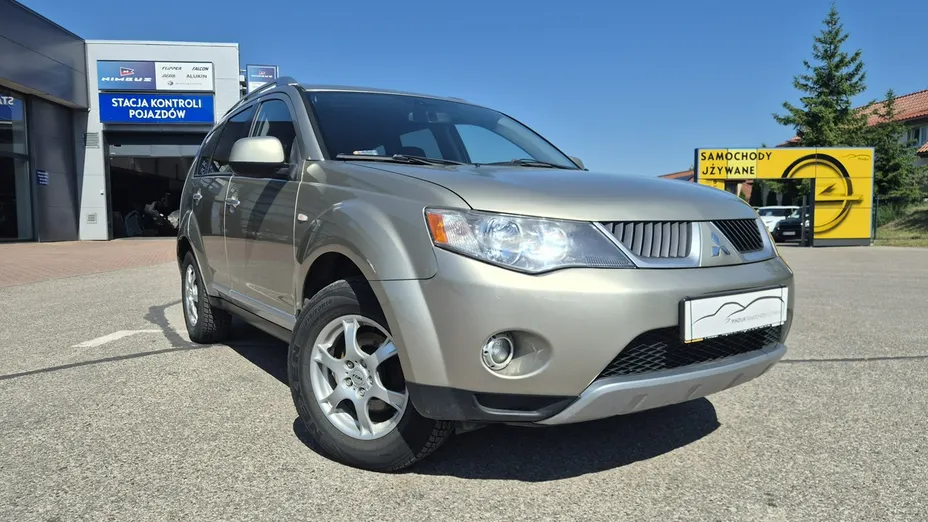 MITSUBISHI Outlander -