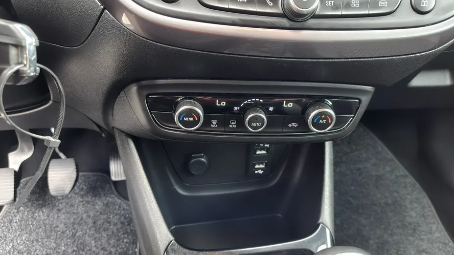 OPEL Crossland X -