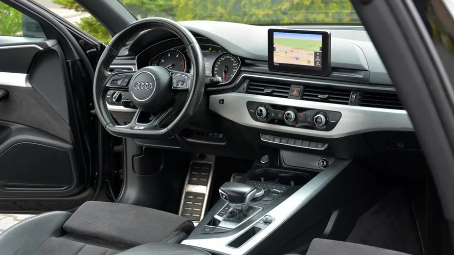AUDI A4 -