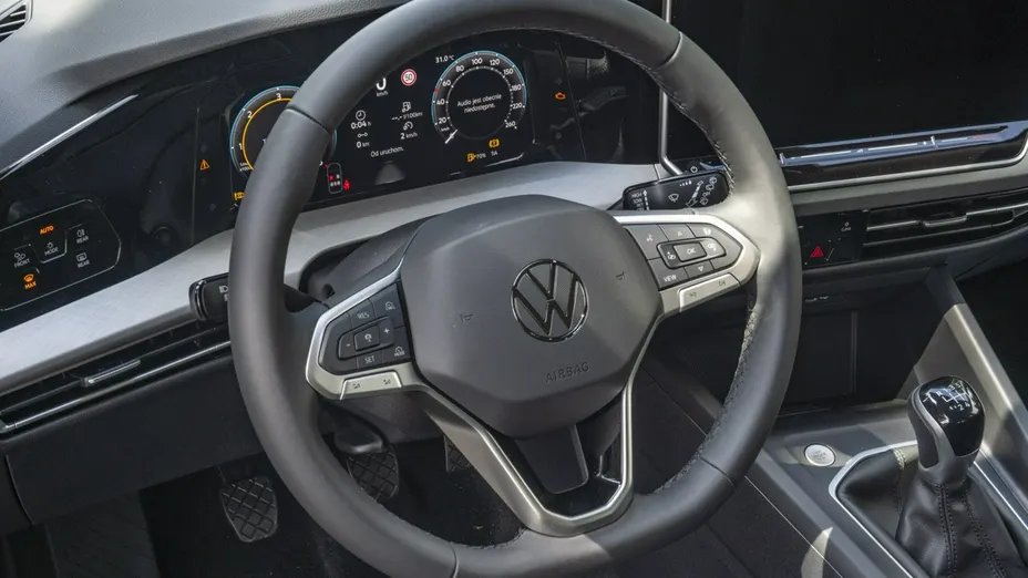 VOLKSWAGEN Golf -