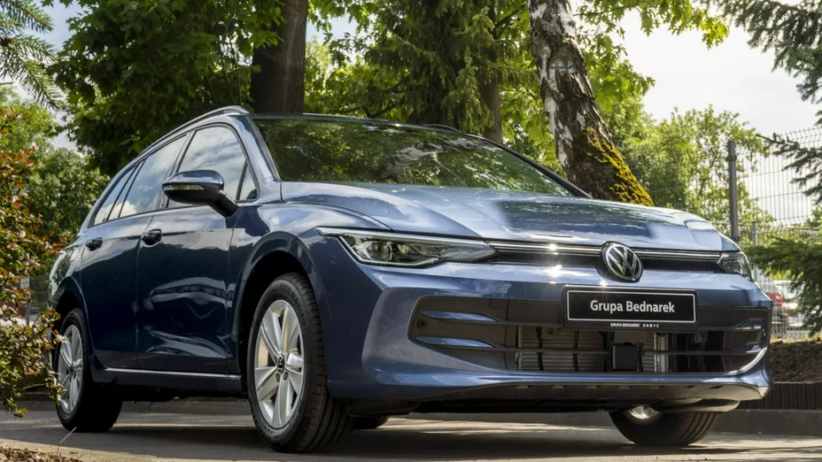 VOLKSWAGEN Golf -