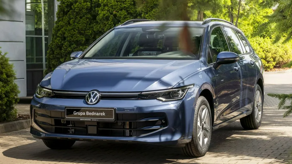 VOLKSWAGEN Golf -
