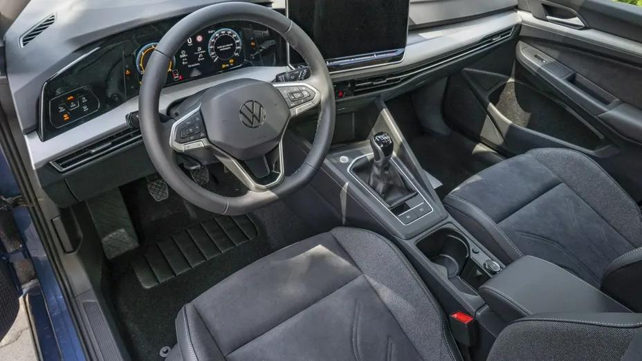 VOLKSWAGEN Golf -