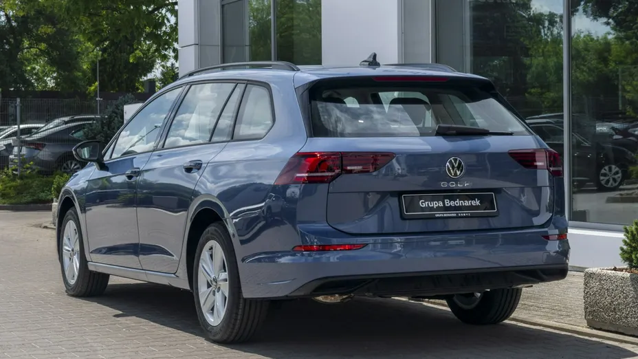 VOLKSWAGEN Golf -