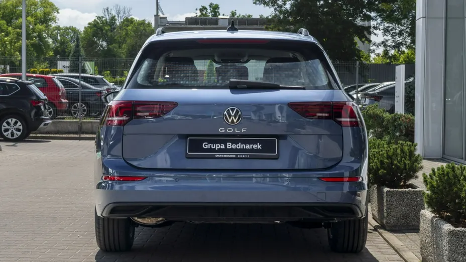 VOLKSWAGEN Golf -