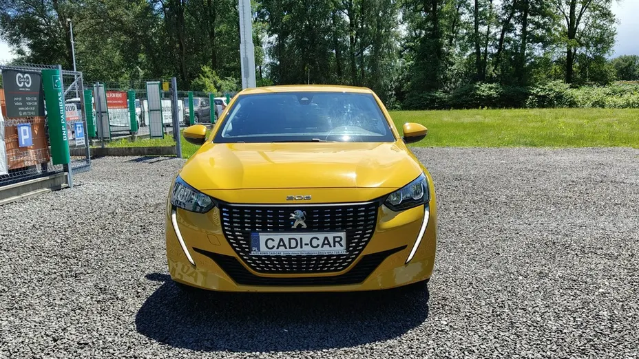 PEUGEOT 208 -