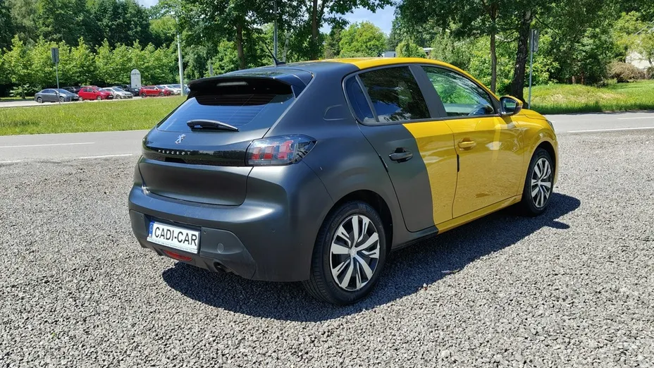 PEUGEOT 208 -