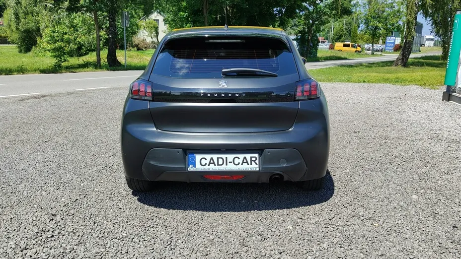 PEUGEOT 208 -