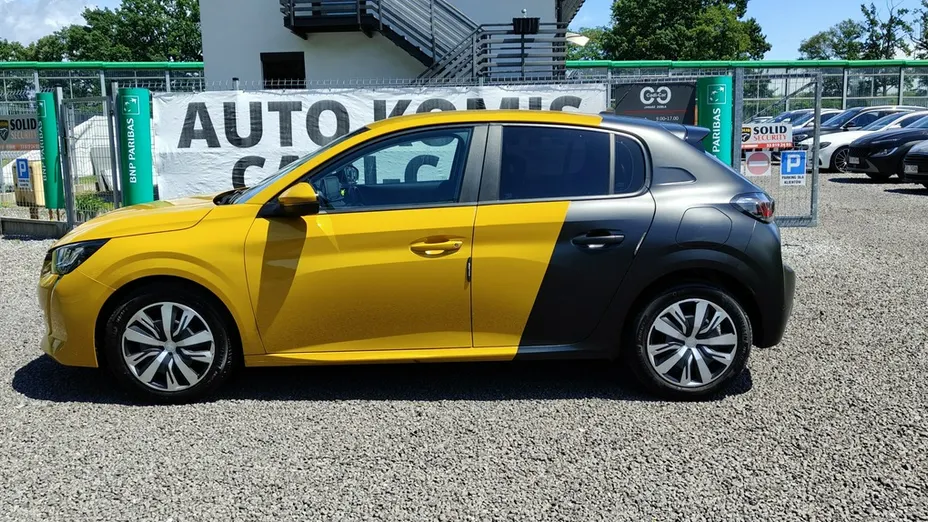 PEUGEOT 208 -