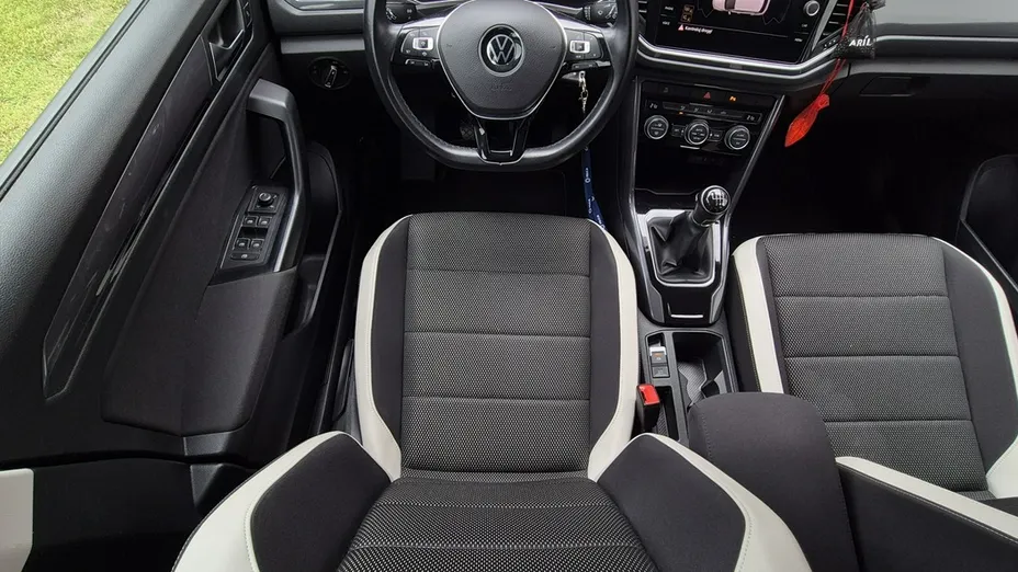 VOLKSWAGEN T-ROC -