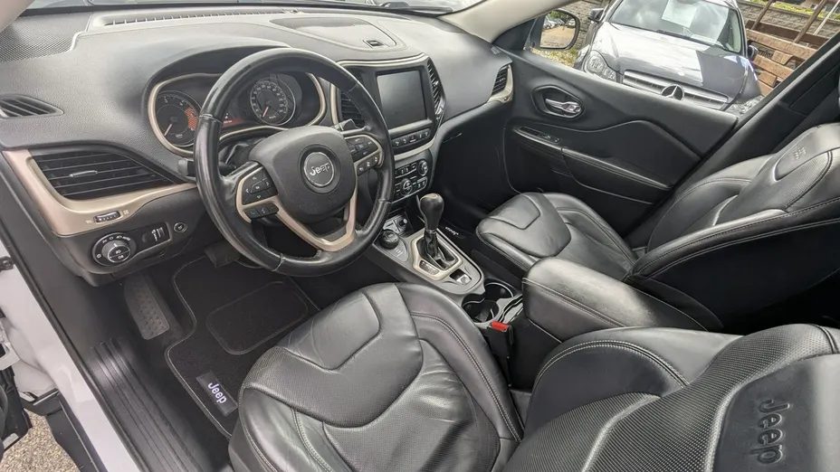 JEEP Cherokee -