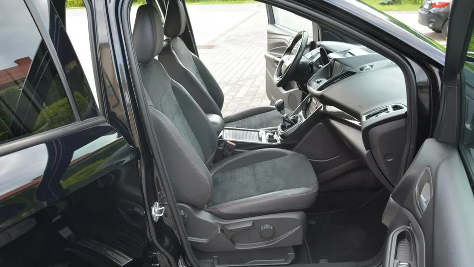 FORD Kuga -