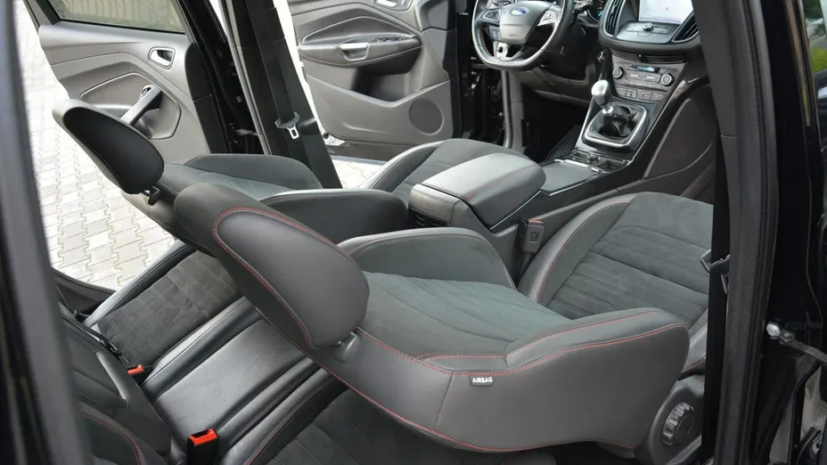 FORD Kuga -