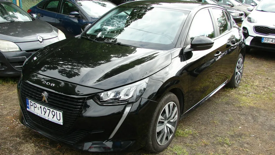 PEUGEOT 208 -