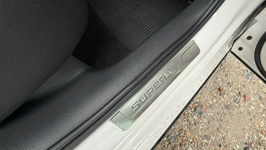 SKODA Superb -