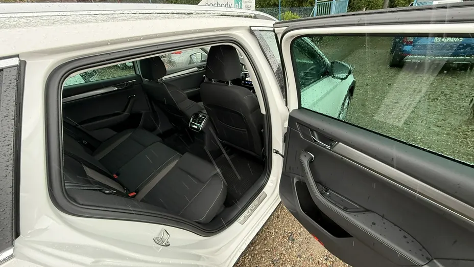 SKODA Superb -
