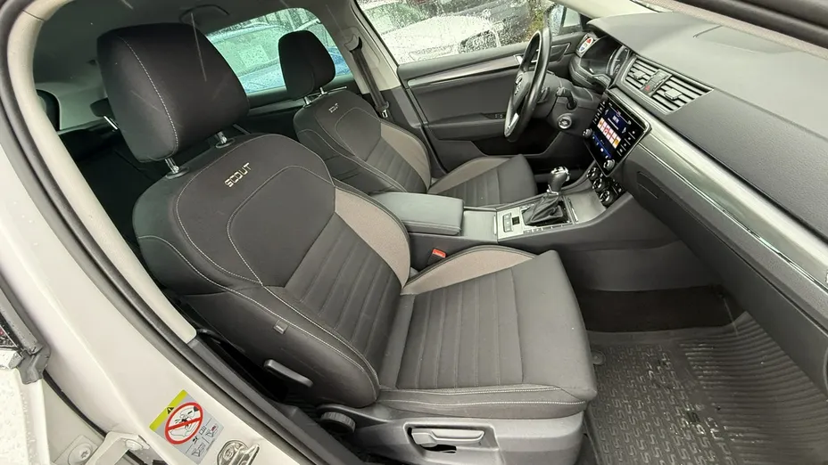 SKODA Superb -