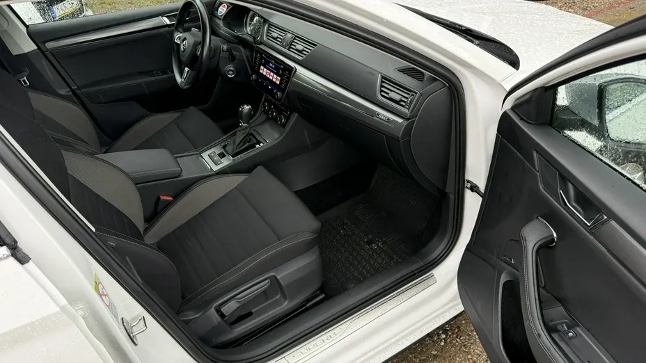 SKODA Superb -
