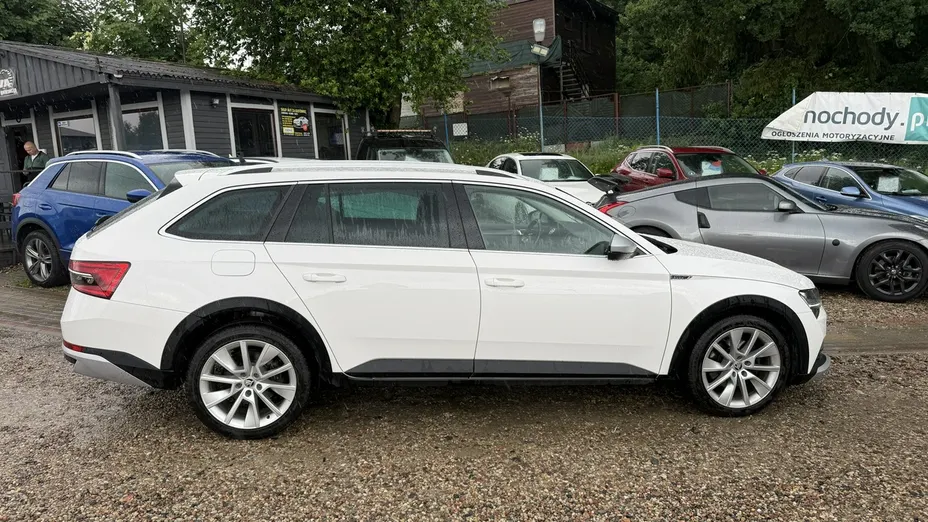 SKODA Superb -