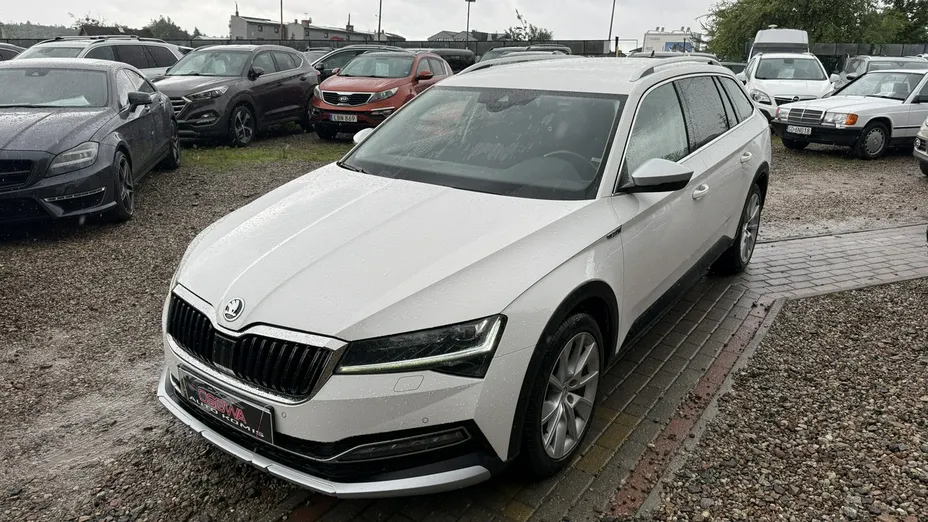 SKODA Superb -