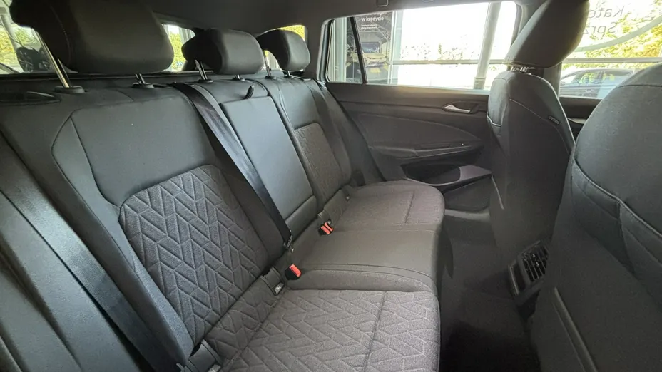 VOLKSWAGEN Golf -