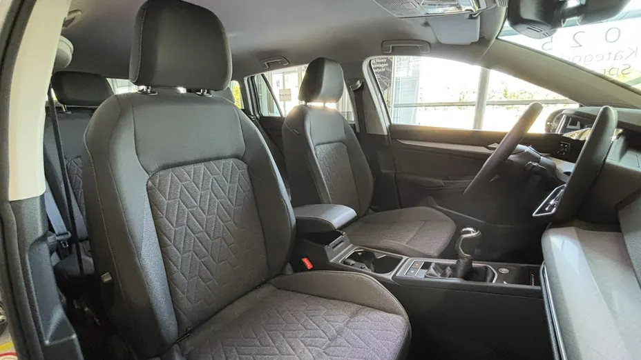 VOLKSWAGEN Golf -