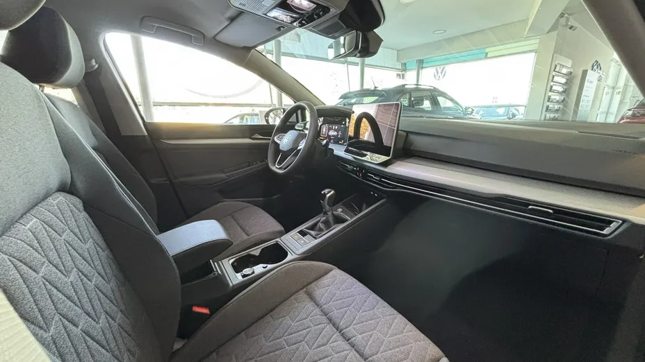 VOLKSWAGEN Golf -