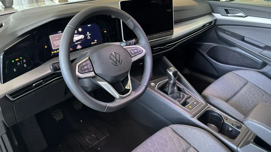 VOLKSWAGEN Golf -