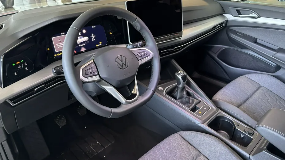 VOLKSWAGEN Golf -