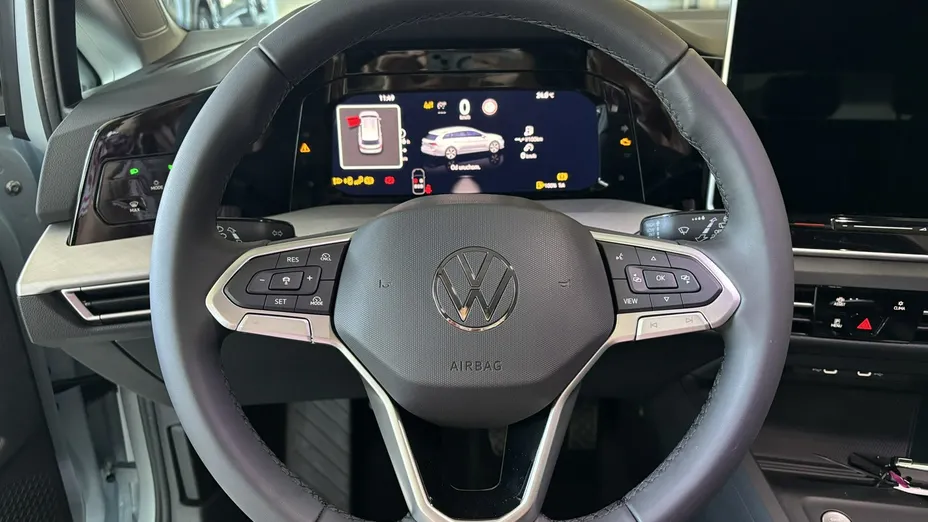 VOLKSWAGEN Golf -
