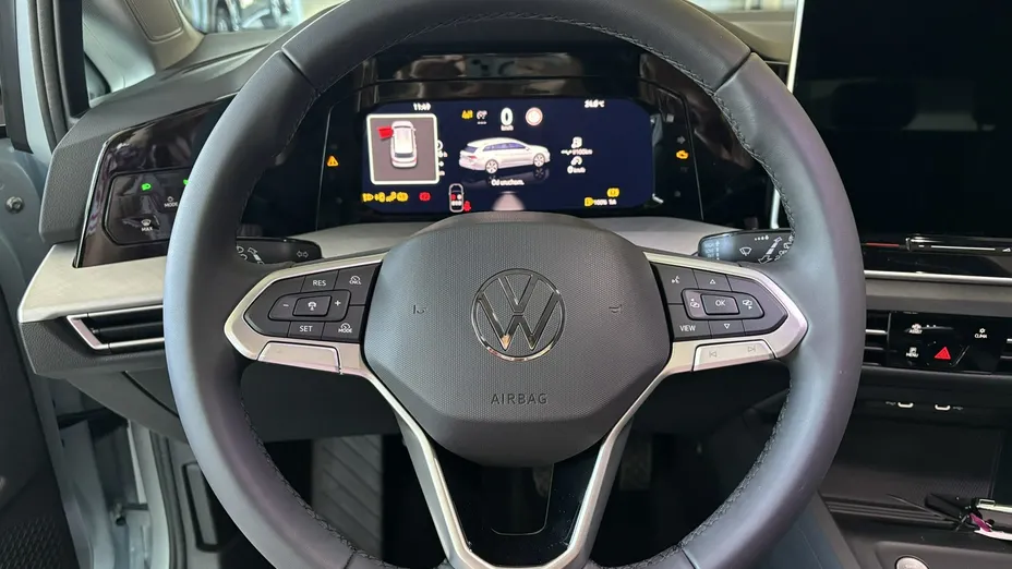 VOLKSWAGEN Golf -