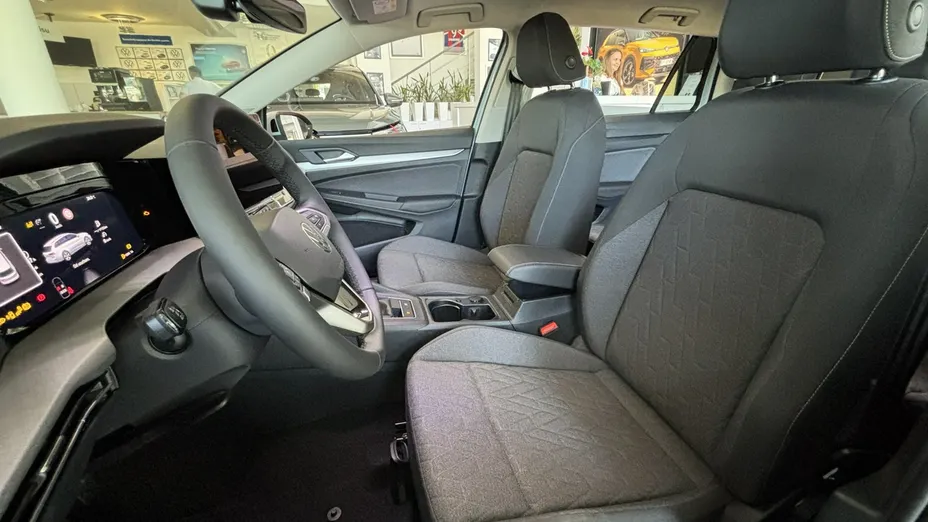 VOLKSWAGEN Golf -
