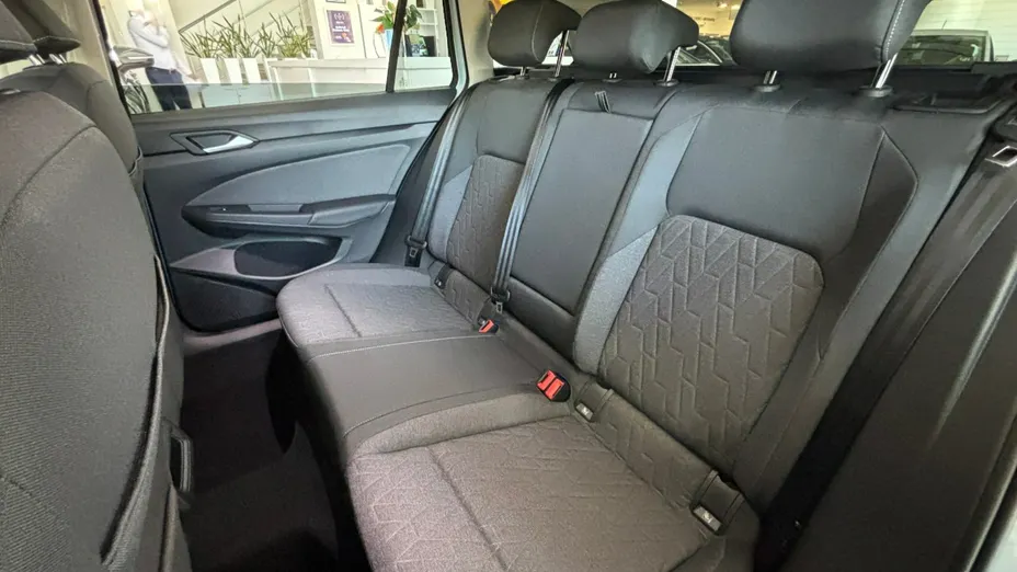 VOLKSWAGEN Golf -